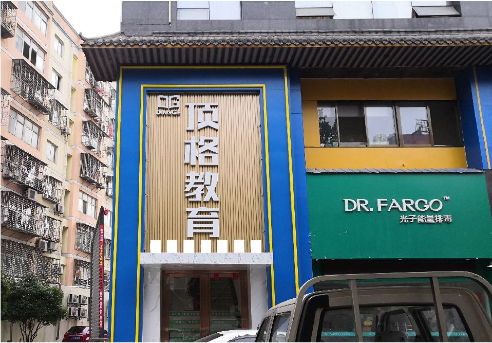 西林门头设计要符合门店特色。